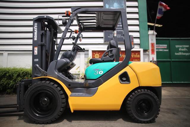 3 TON KOMATSU DIESEL FORKLIFT